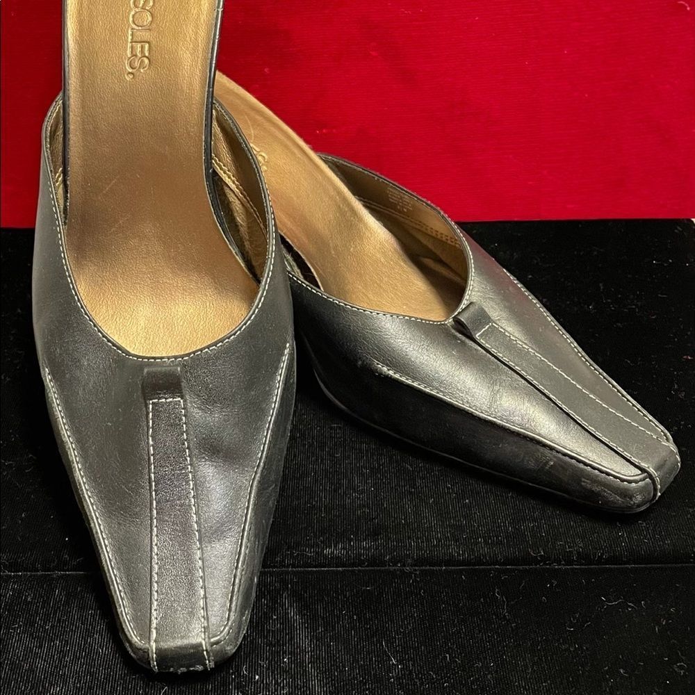 Aerosols size 8 1/2M woman’s leather heel